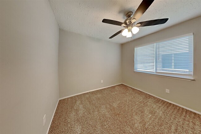 Building Photo - 16358 Maplemont Dr