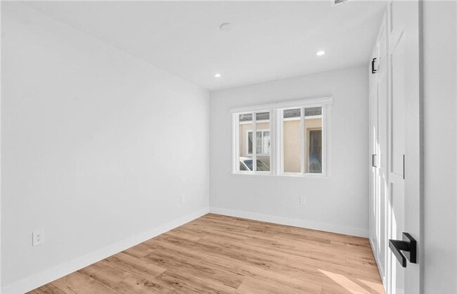 Building Photo - 4641 W 130th St