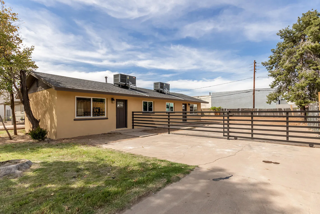 Building Photo - 2630 W Lane Ave