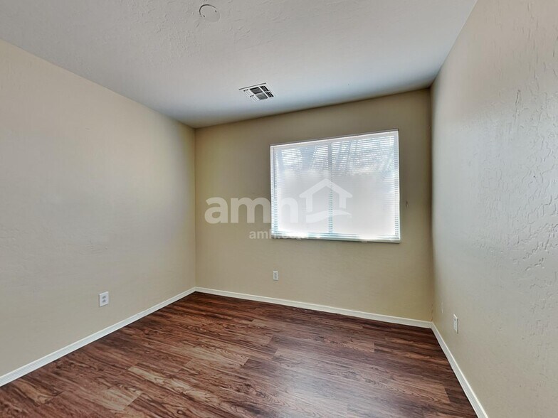 Building Photo - 1802 S 63rd Ln