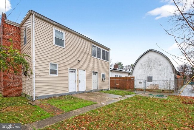 Building Photo - 3207 11th Pl SE