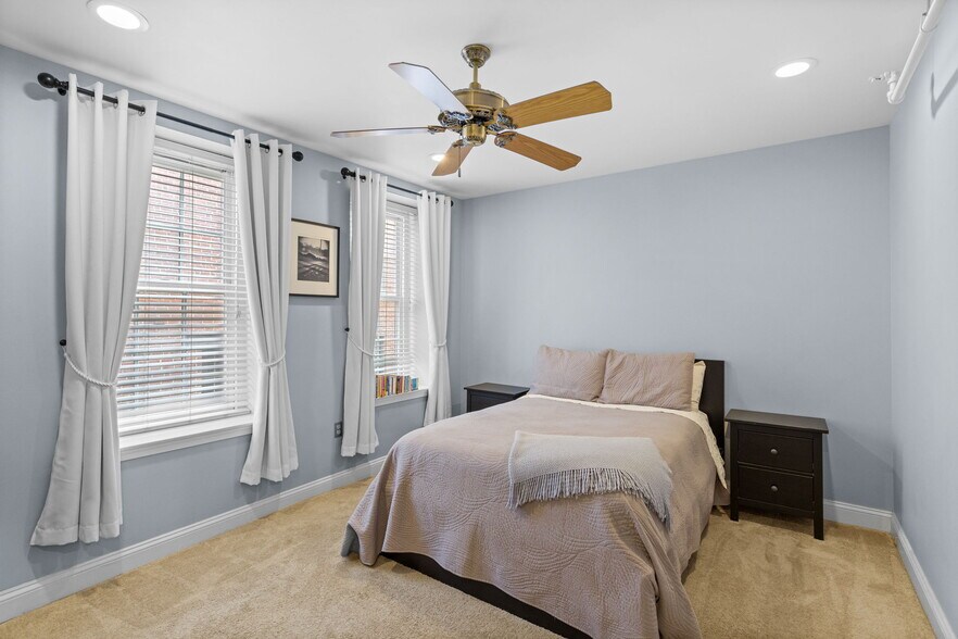 Building Photo - 142 N Bread St