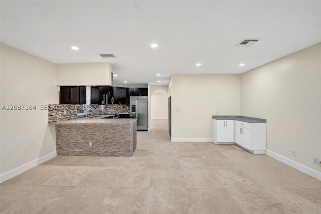 Building Photo - 949 Jade Ct