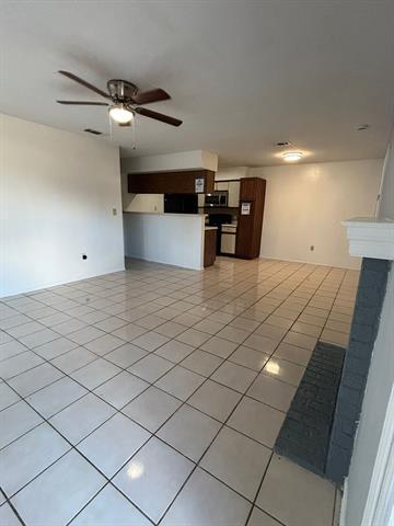 Building Photo - 545 Canary Ln