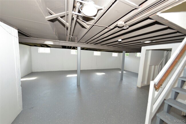 Building Photo - 1005 Hawthorn Ave