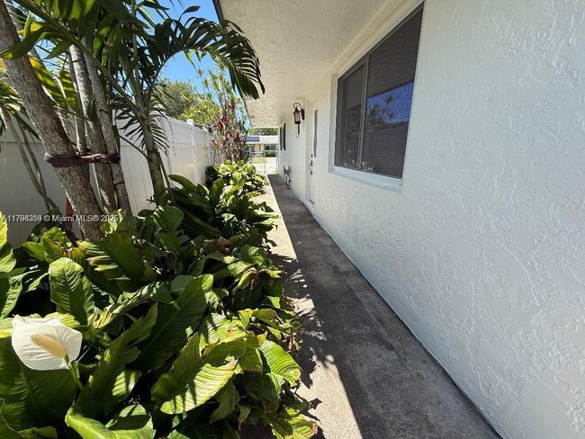 Building Photo - 5160 SW 26th Ave
