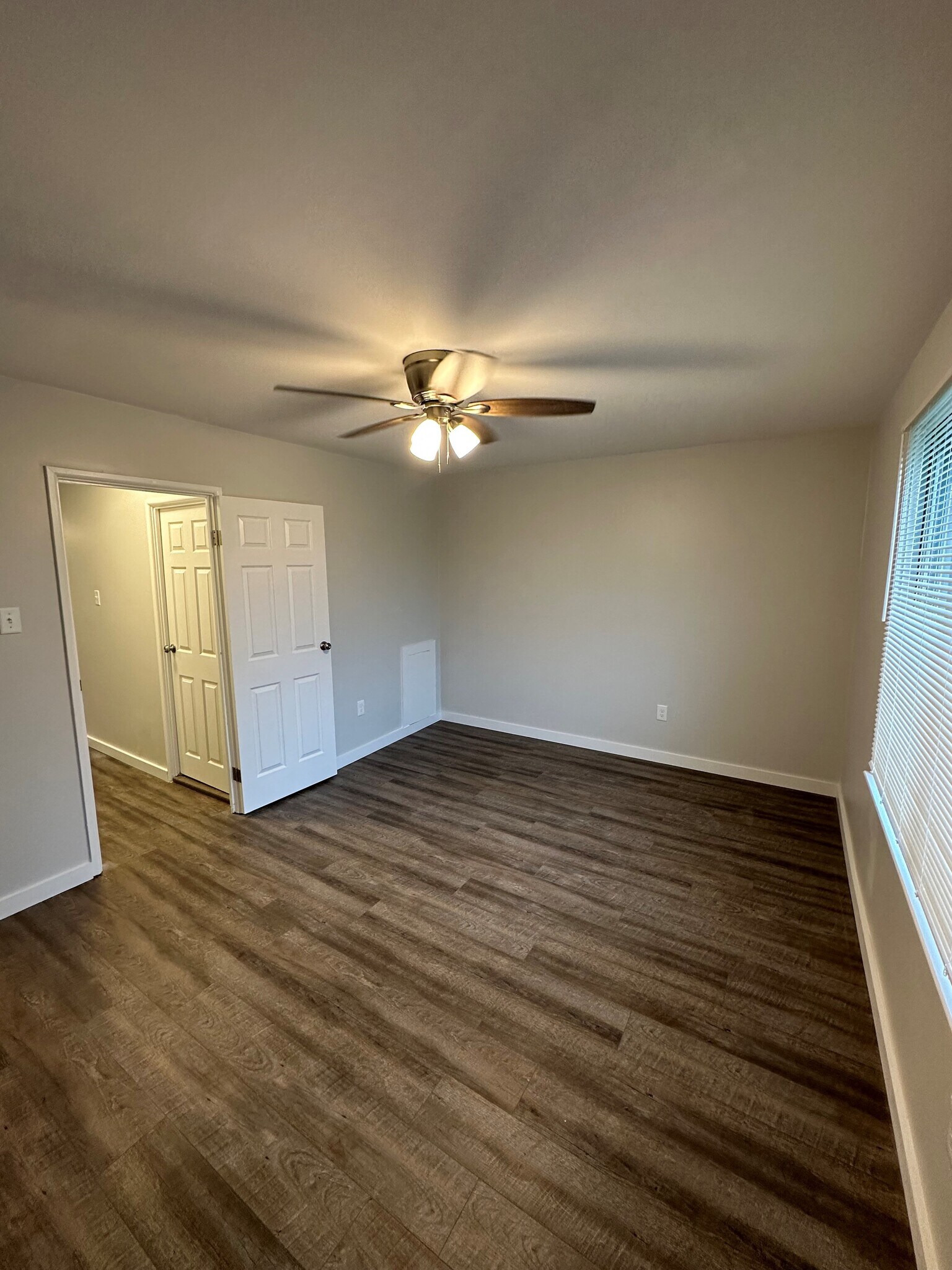 Building Photo - 32 Lancaster Est