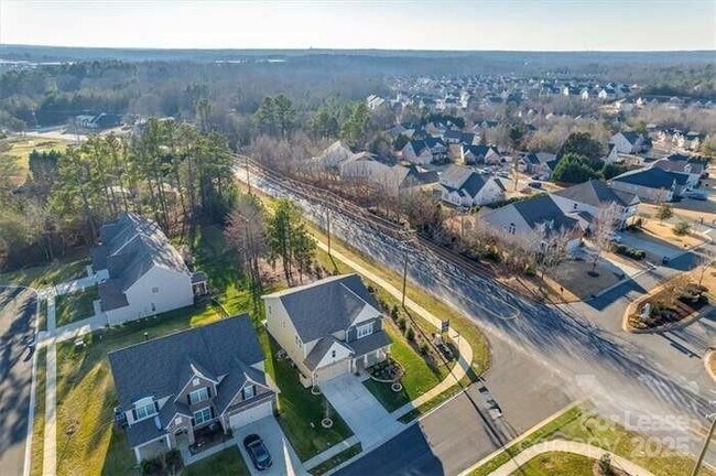 Building Photo - 6299 Artigas Dr