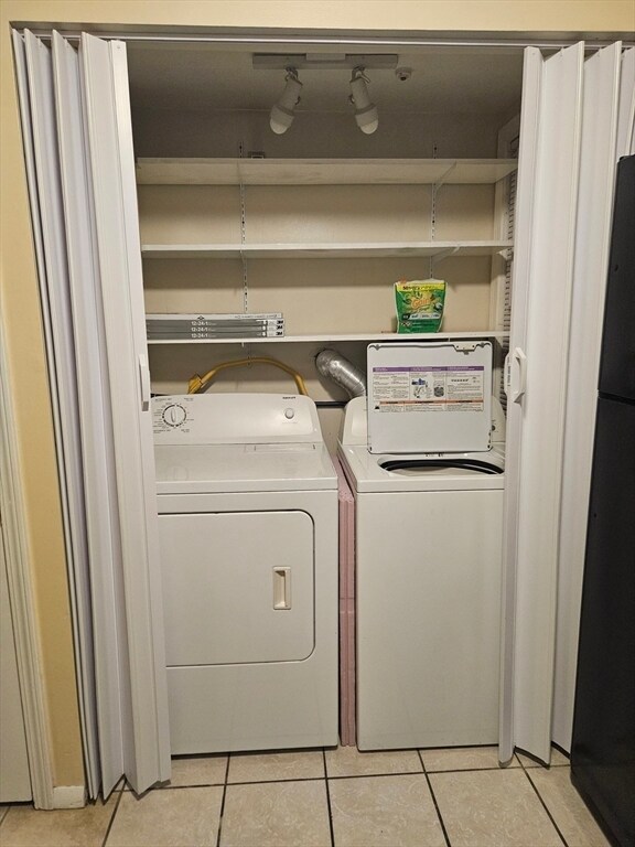 Building Photo - 19 Meadowood Dr