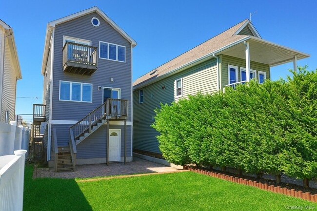 Building Photo - 243 Sportsmans Ave