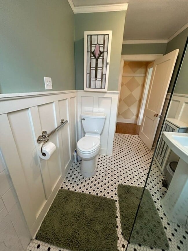 Building Photo - Whitefish 3 Bedroom partially furnished home with garage and private yard