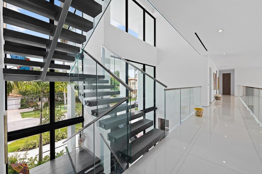 Building Photo - 401 Lido Dr