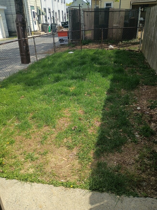 Building Photo - 1024 Guilford St