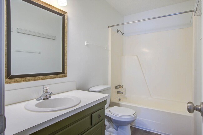 Building Photo - 2150 Spoleto Lane Apt #B6, North Charlesto...