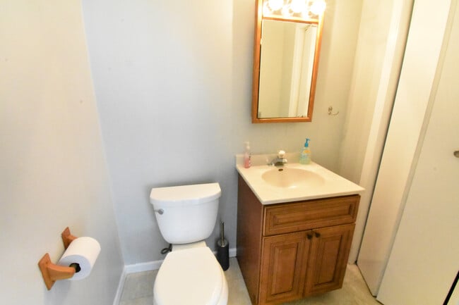 Building Photo - 22 N Kenilworth Ave