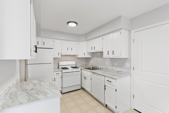 Building Photo - 1681 Queensbury Cir