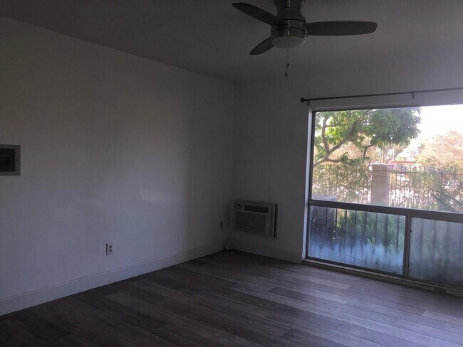 Building Photo - 77805 California Dr
