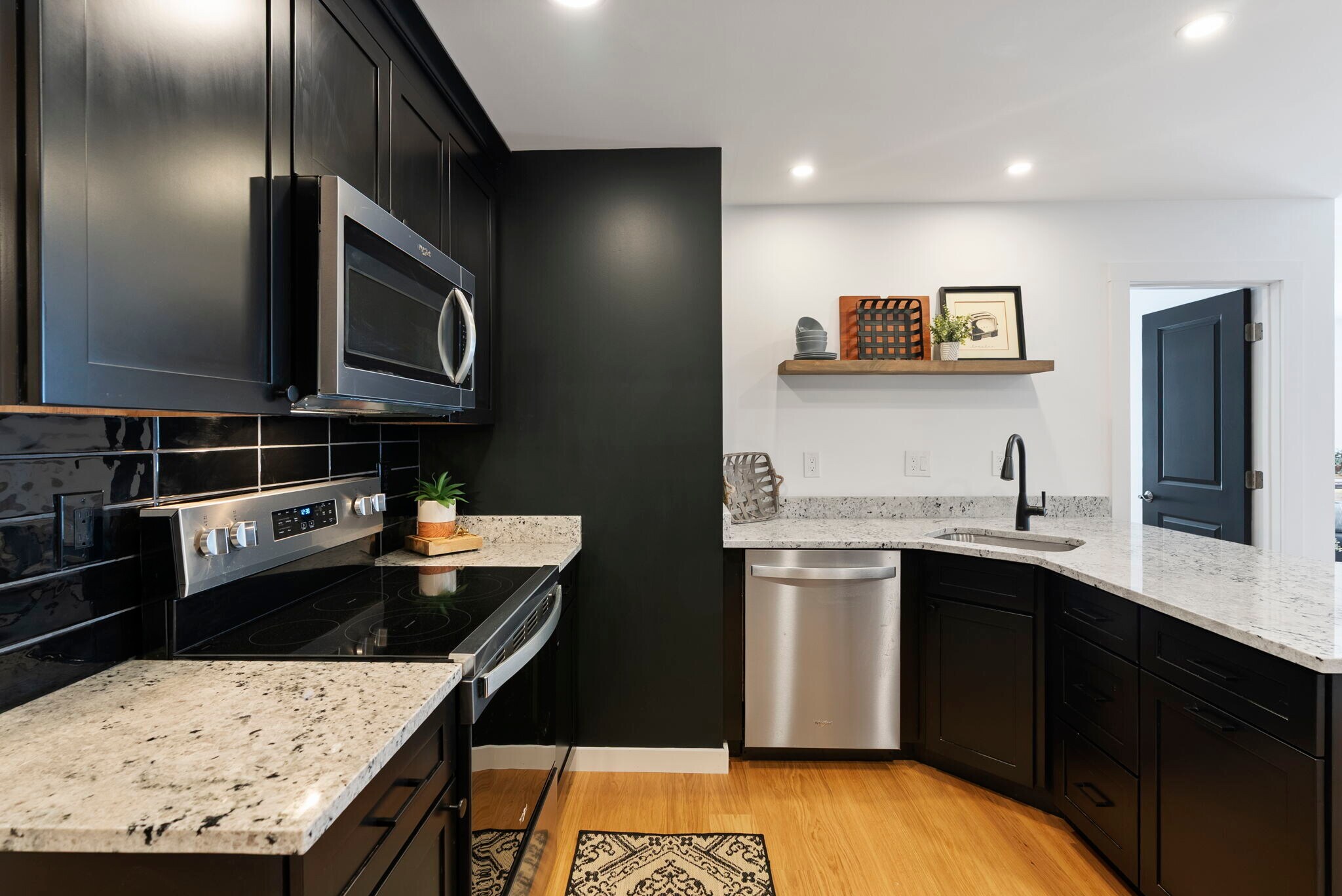 Building Photo - 179 Butternut St