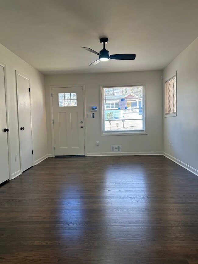 Building Photo - 3 bed and 1 bath in Fulton!