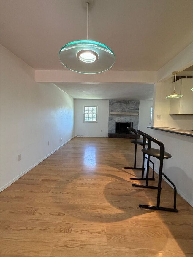 Building Photo - 4 bed | 2 bath Home for Rent