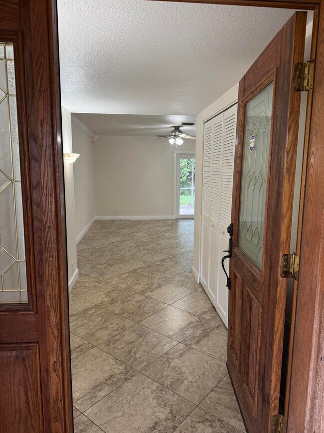 Building Photo - 11834 Greenbriar Cir