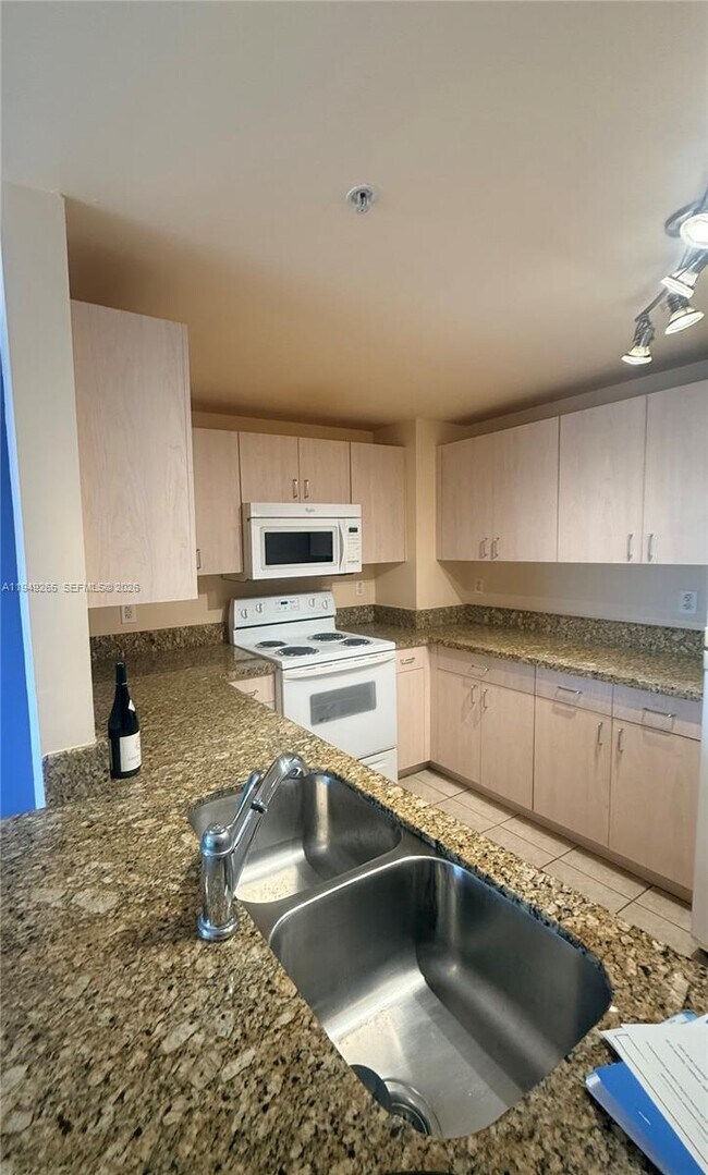 Building Photo - 50 Menores Ave