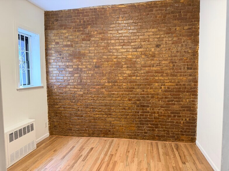 Building Photo - 78 W 85th St