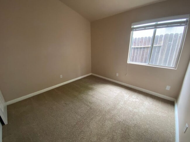 Building Photo - Charming Antelope Home