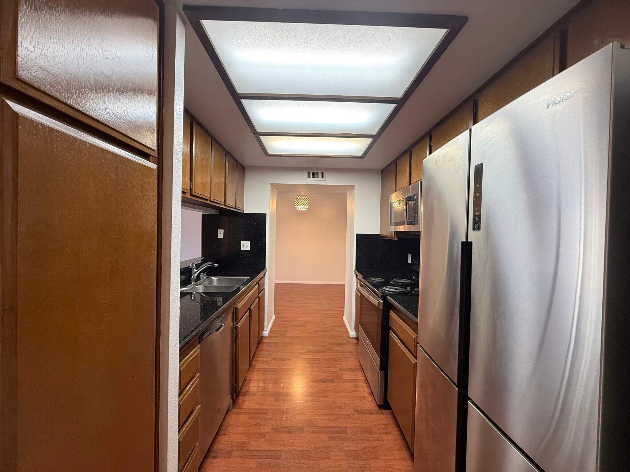 Kitchen - 600 W 9th St