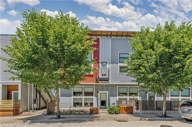 Building Photo - 352 W 5th St