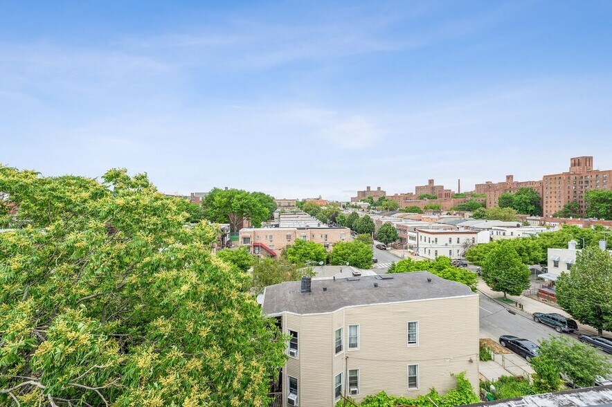 Building Photo - 1847-1849 Cross bronx expy