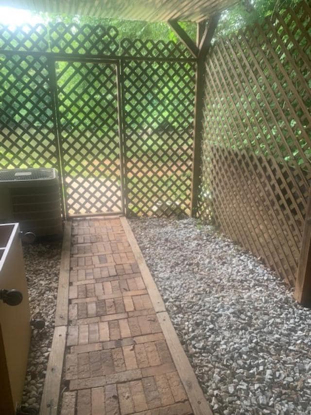 Building Photo - 123 Eaglewood Way