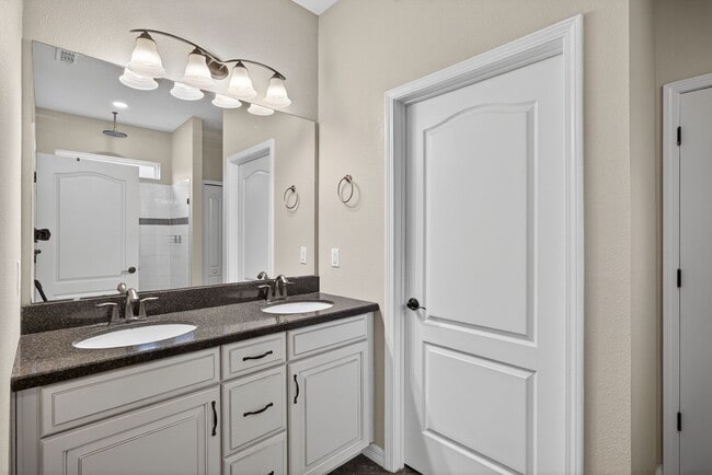 Building Photo - 104 Riachuelo Ln