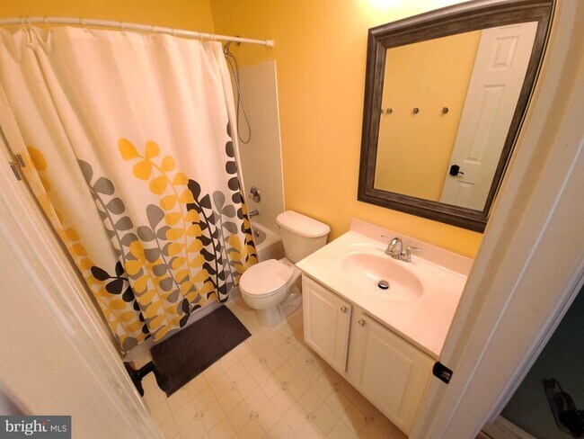 Building Photo - 18 Willow Glen Ct