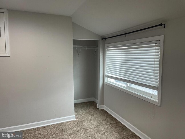 Building Photo - 5617 7th Pl S