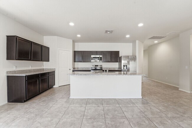 Building Photo - Stylish 3BR Home with Granite Counters + Community Parks & Splash Pads