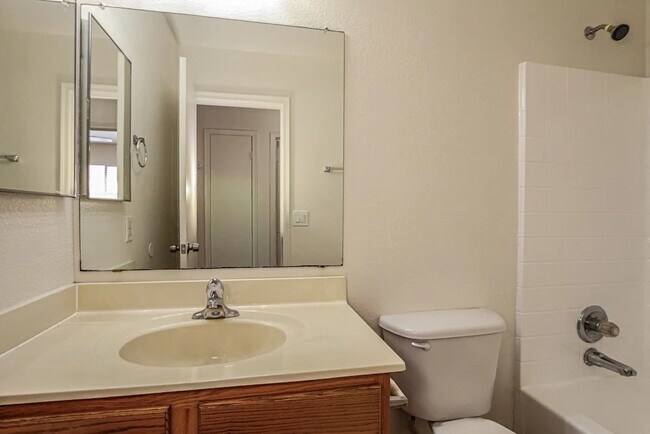 Building Photo - 8418 W Monterey Way