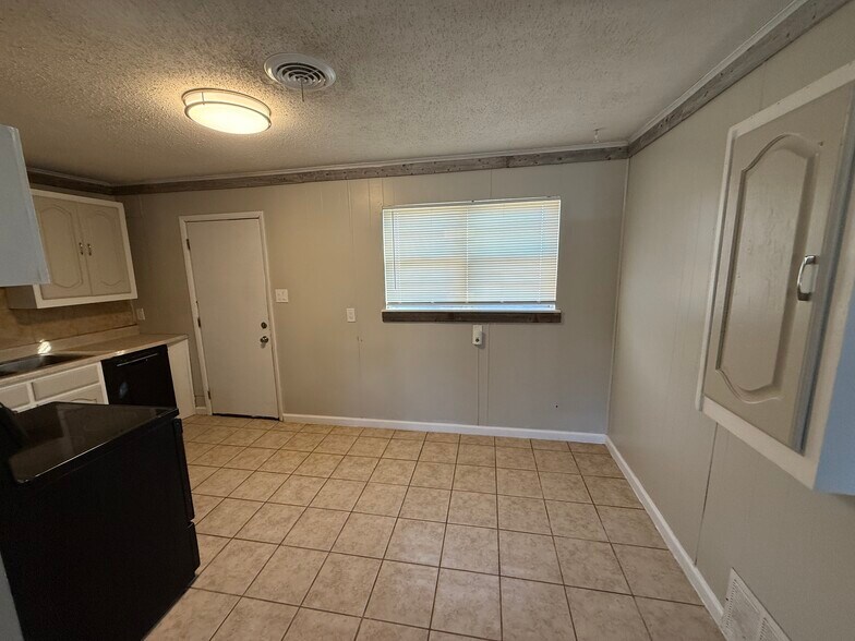 Building Photo - 1216 E Foster Ave