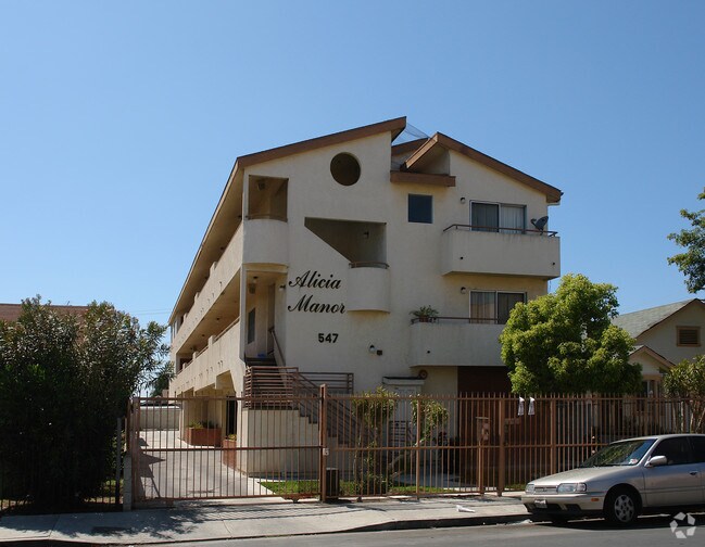 Building Photo - 547 N Kingsley Dr