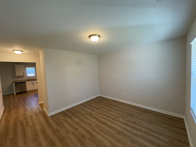 Building Photo - 4 bedroom home in Seneca