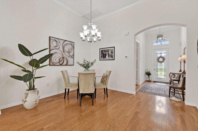 Building Photo - 425 SW Talquin Ln