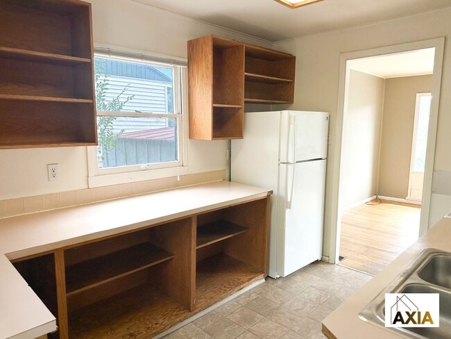 Building Photo - Million Dollar Views for Fall Pre-Lease!