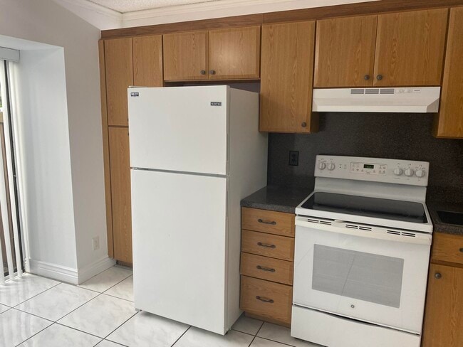 Building Photo - 3961 Cocoplum Cir