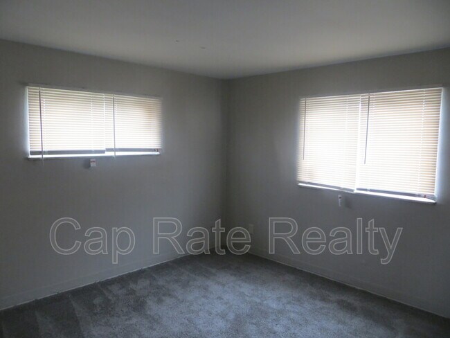 Building Photo - 3622 Cushing Dr