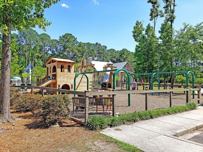 Building Photo - Newly Refreshed Single Story Home in Carol...