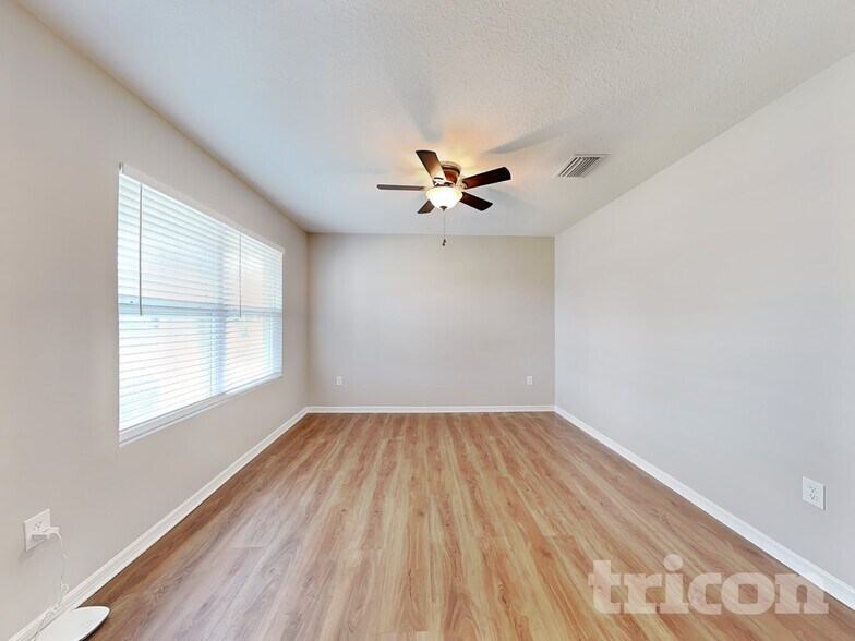 Building Photo - 3799 Crossline Dr