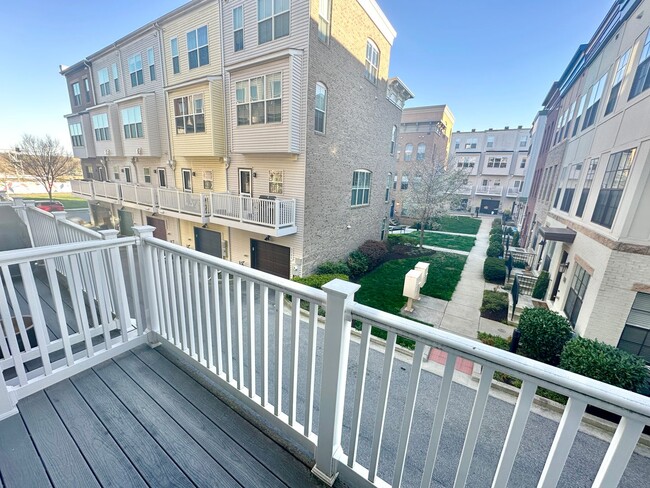 Building Photo - Amazing 3 BR/3.5 BA Townhome in Hyattsville!