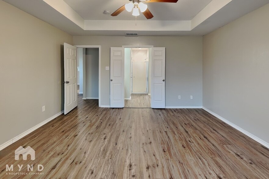 Building Photo - 2526 Sunset Dr
