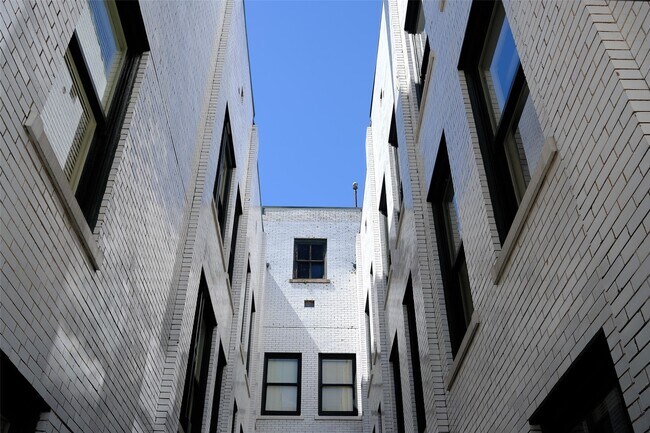 Building Photo - 201 Main St