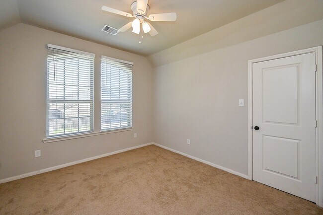 Building Photo - 30154 Southern Sky Dr